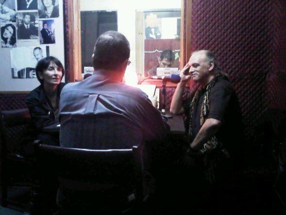 Con Raul Carnota en la radio…