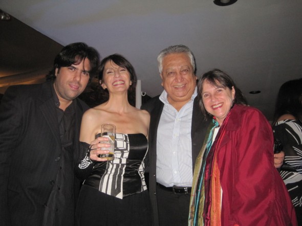 Maria con Cecilia Todd y los productores Elias Yanez y Percy Llanos